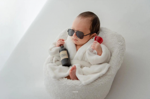 供卵试管代怀生子费用怀孕的肚子和胖的肚子