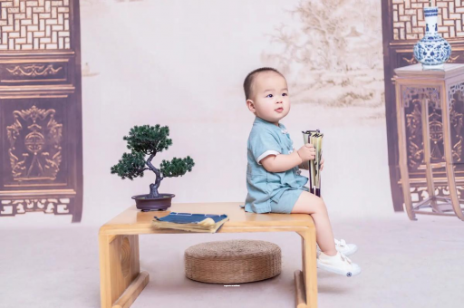 供卵试管代怀生子费用宝宝眼袋发黑